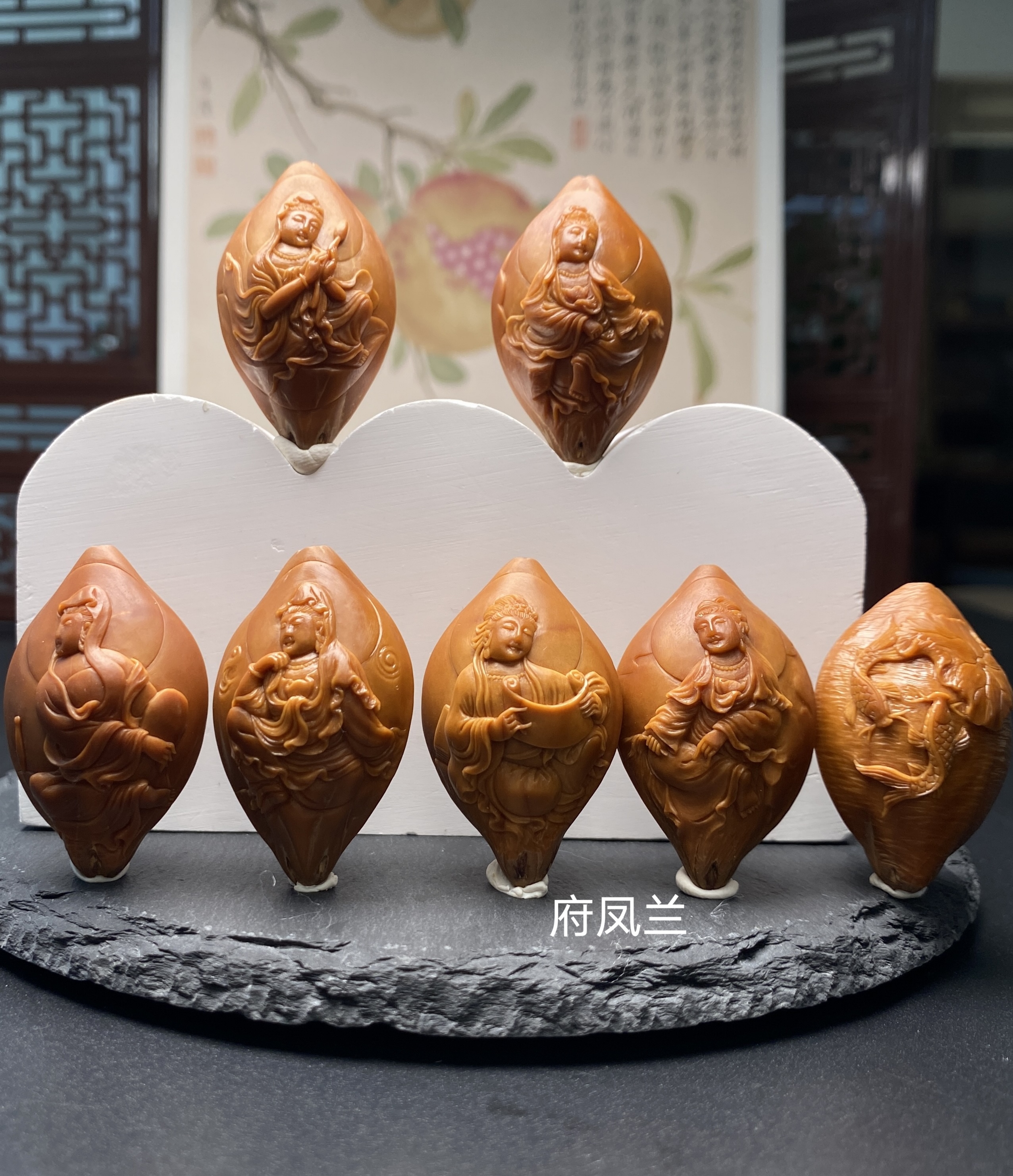 4花自在观音橄榄核雕