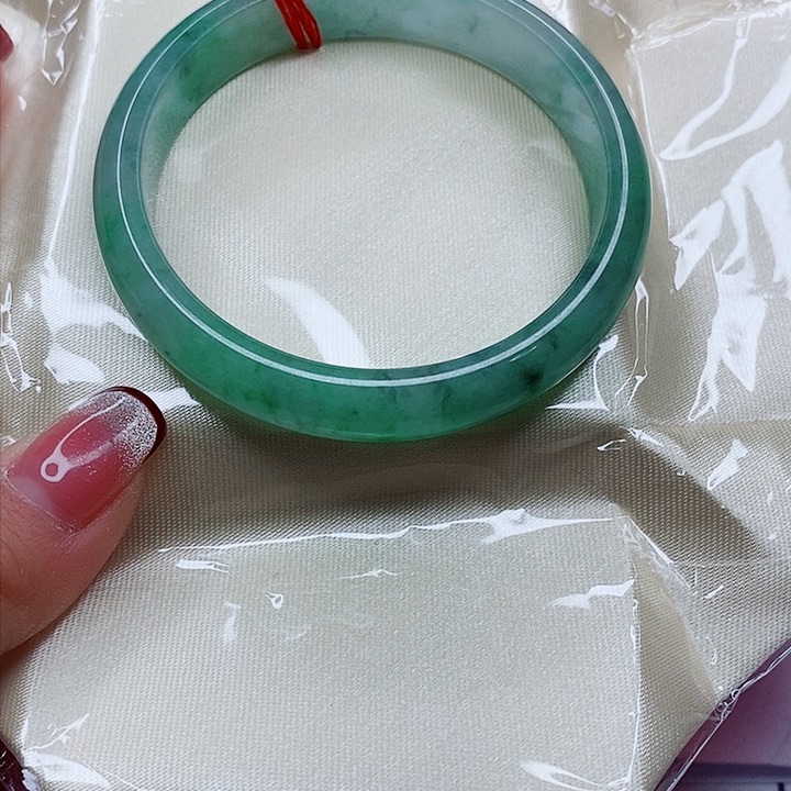 翡翠手镯（圆镯）未镶嵌天**帅