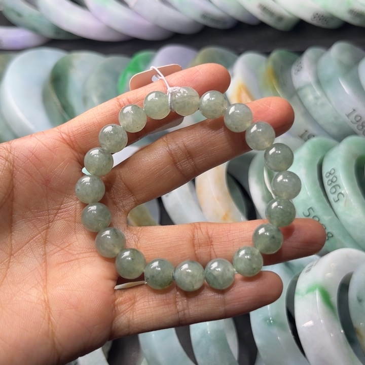 定制翡翠未镶嵌翡翠手镯