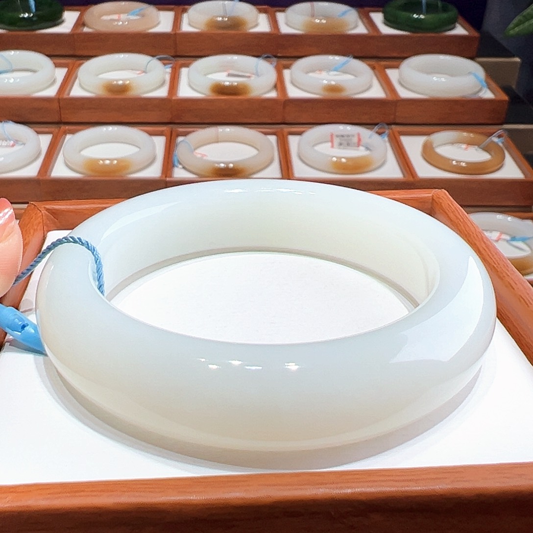 和田玉手镯5657未镶嵌