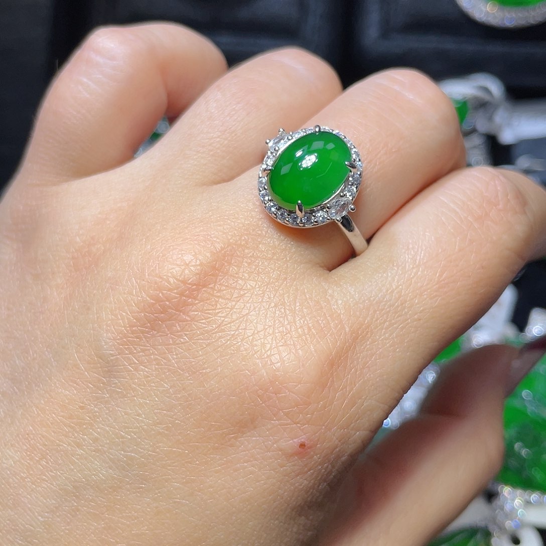 翡翠颈饰银S925镶嵌燕*翡翠