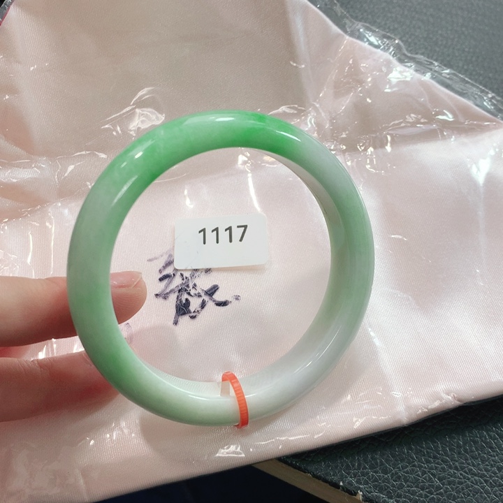 翡翠手镯未镶嵌天然翡翠手镯