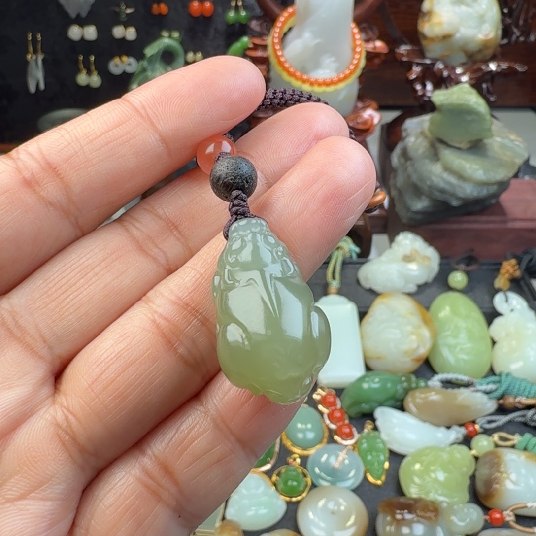 和田玉未镶嵌颈饰