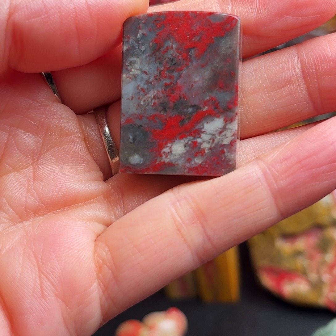 昌化石其他鸡血石无事牌