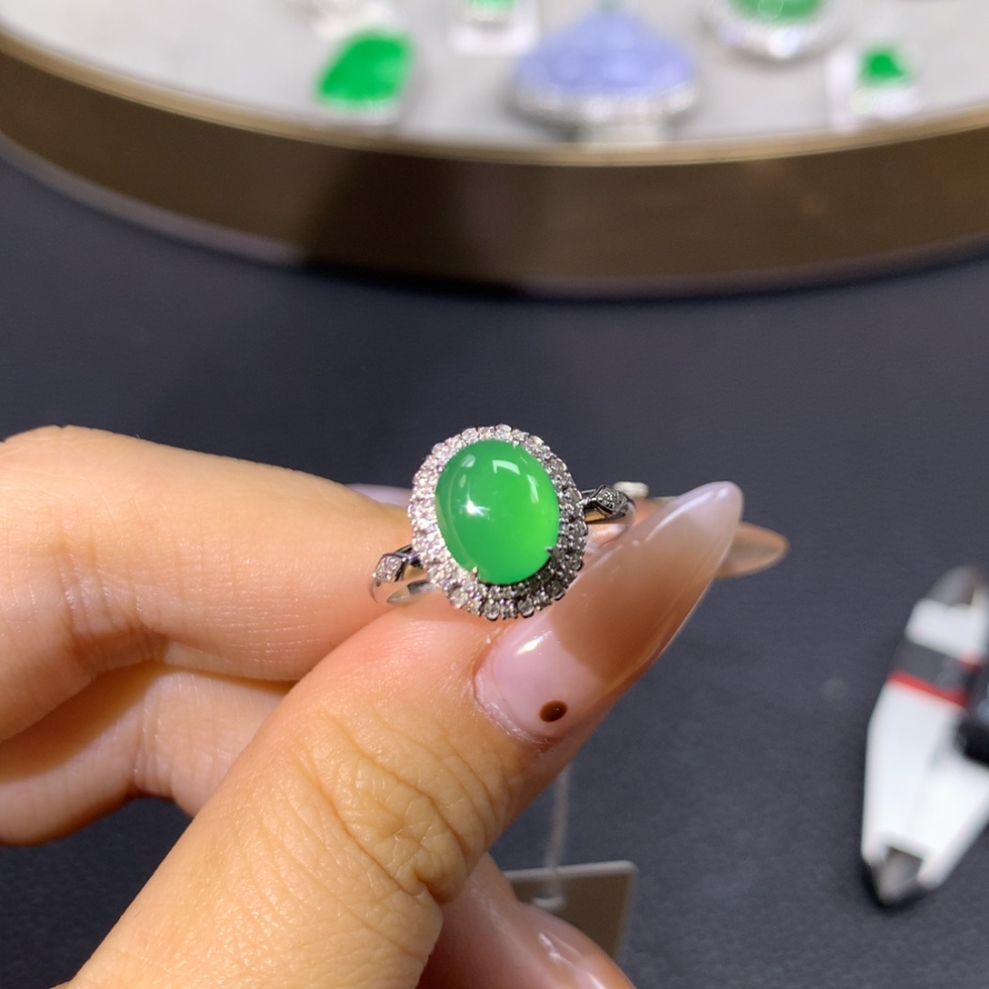 翡翠戒指18K金镶嵌翡翠