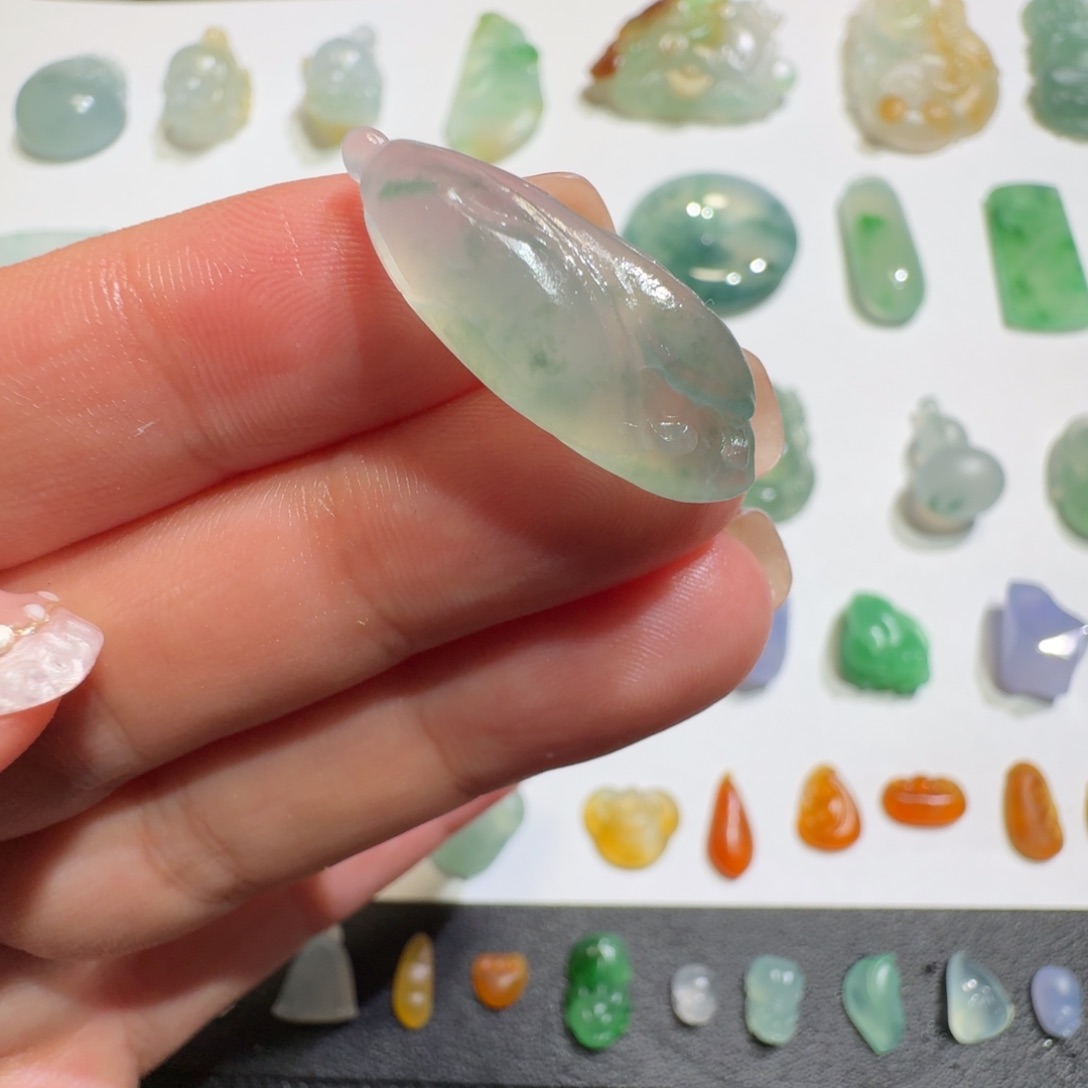 定制翡翠未镶嵌冰种玉兰花