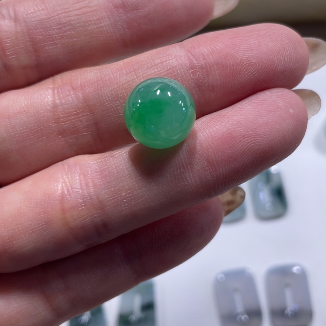 翡翠颈饰未镶嵌珠子