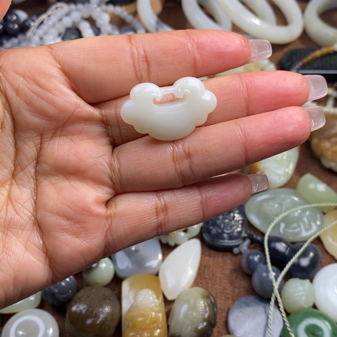 和田玉未镶嵌颈饰