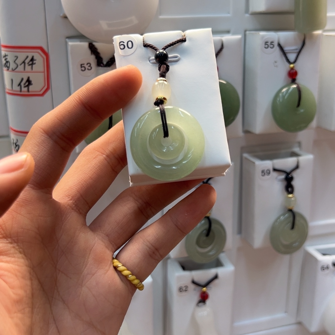 石英质玉（天山翠）合金颈饰