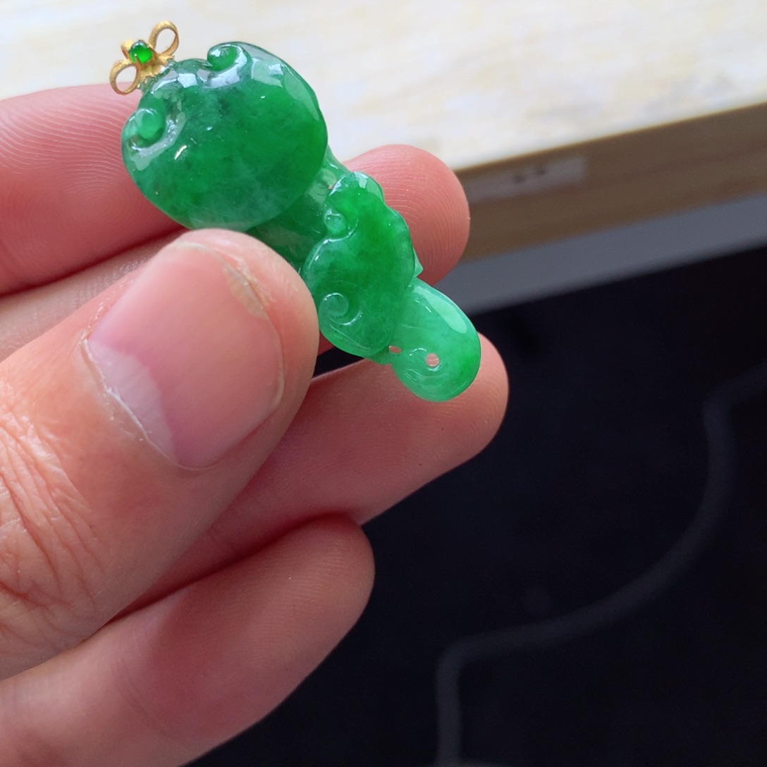 翡翠颈饰18K金镶嵌吊坠