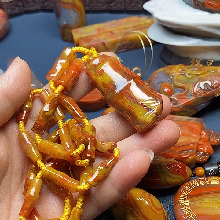 玛瑙/玉髓挂件未镶嵌文*