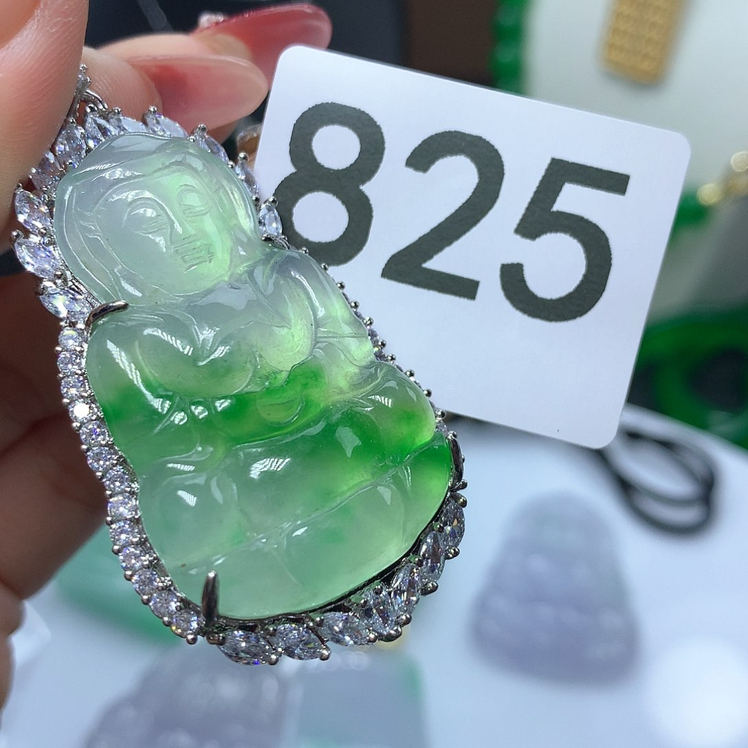 翡翠吊坠(赠链)未镶嵌