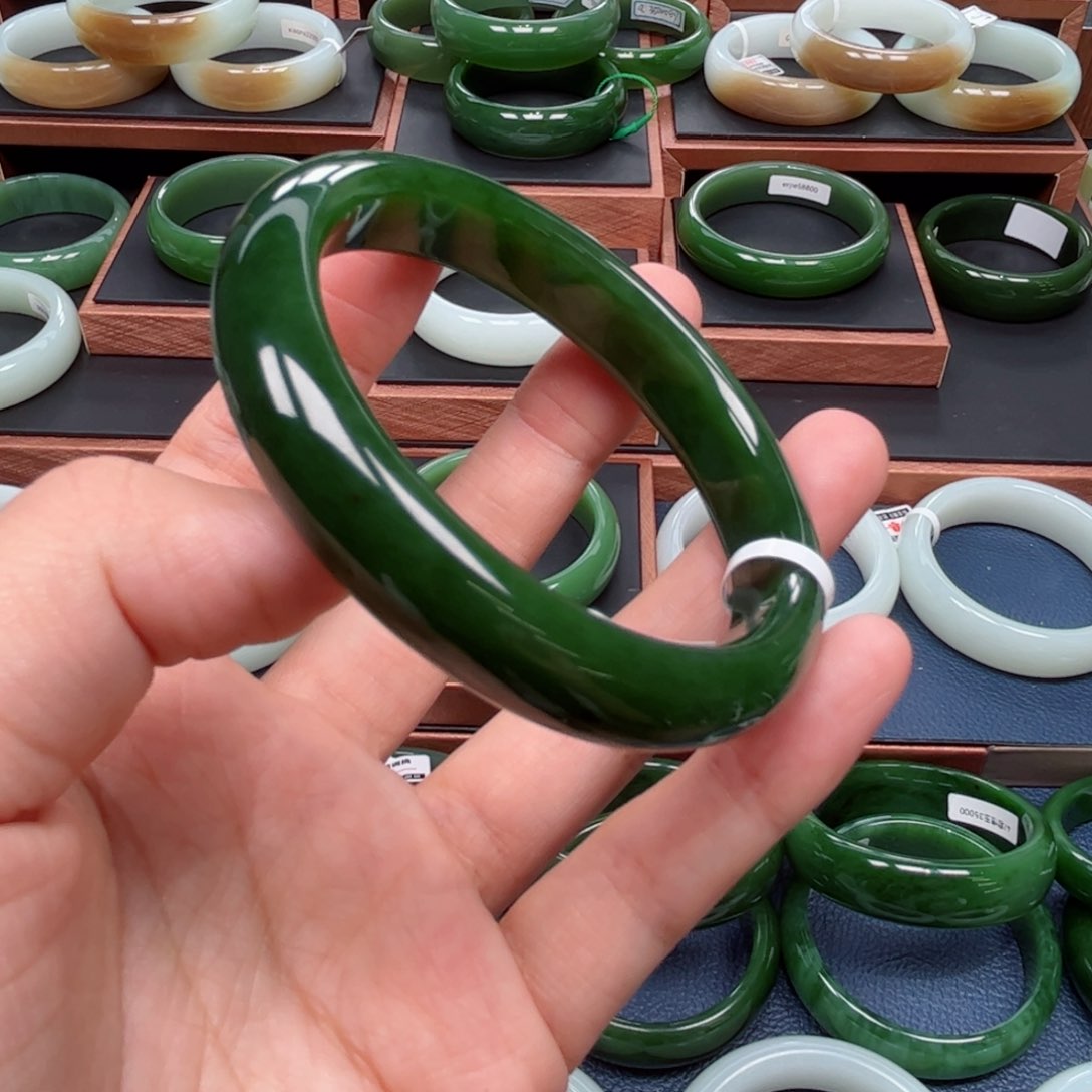 未镶嵌手镯和田玉（碧玉）5758