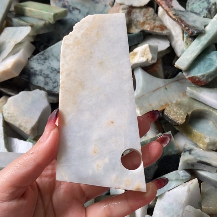 翡翠颈饰未镶嵌天然翡翠