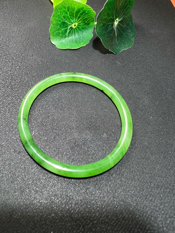 和田碧玉手镯乌兰海猕猴桃叮当圈口55.2*5.9m重16.1g