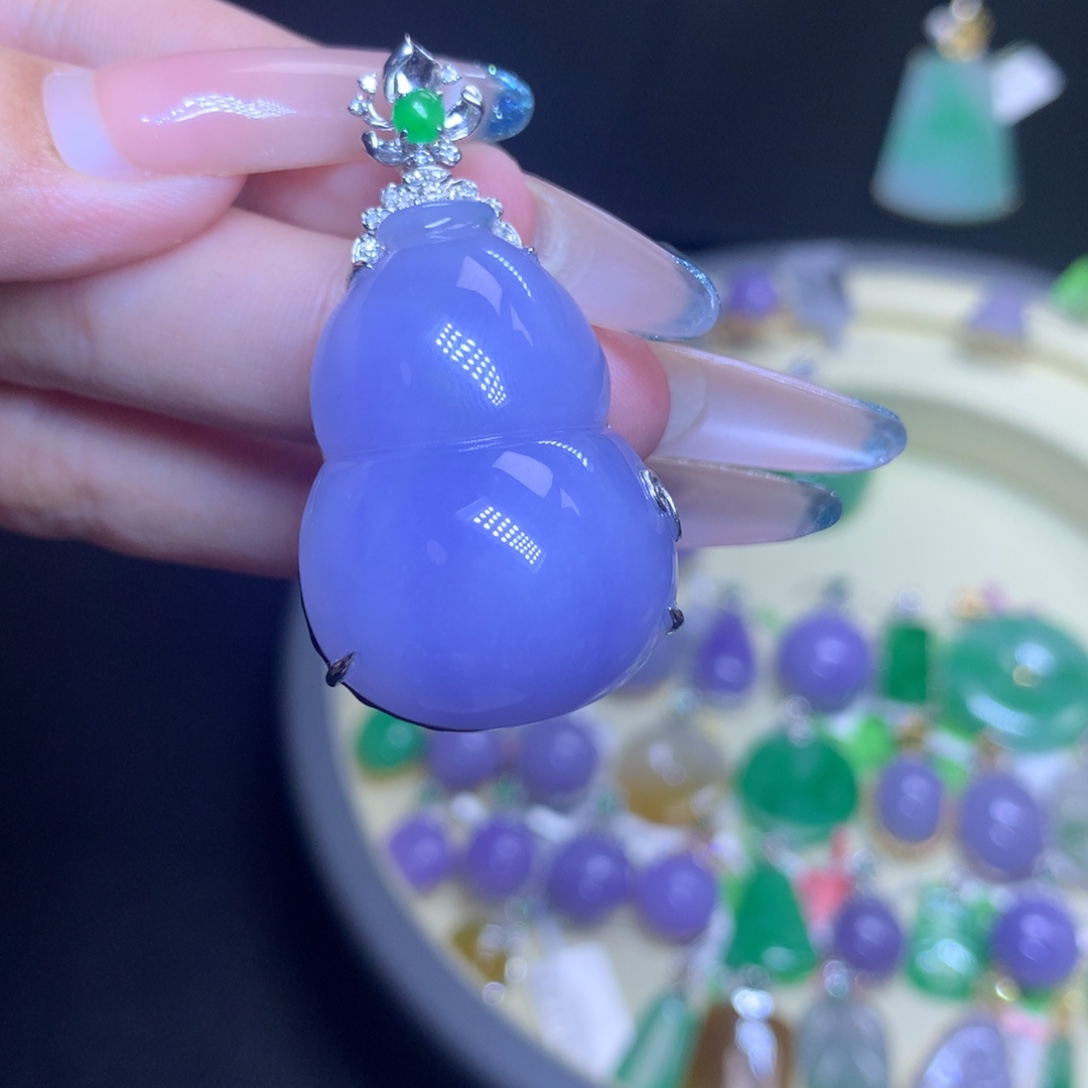 唯***一颈饰18K金镶嵌翡翠天然