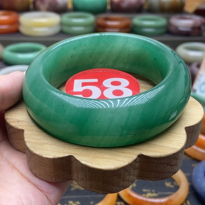 未镶嵌手镯石英质玉