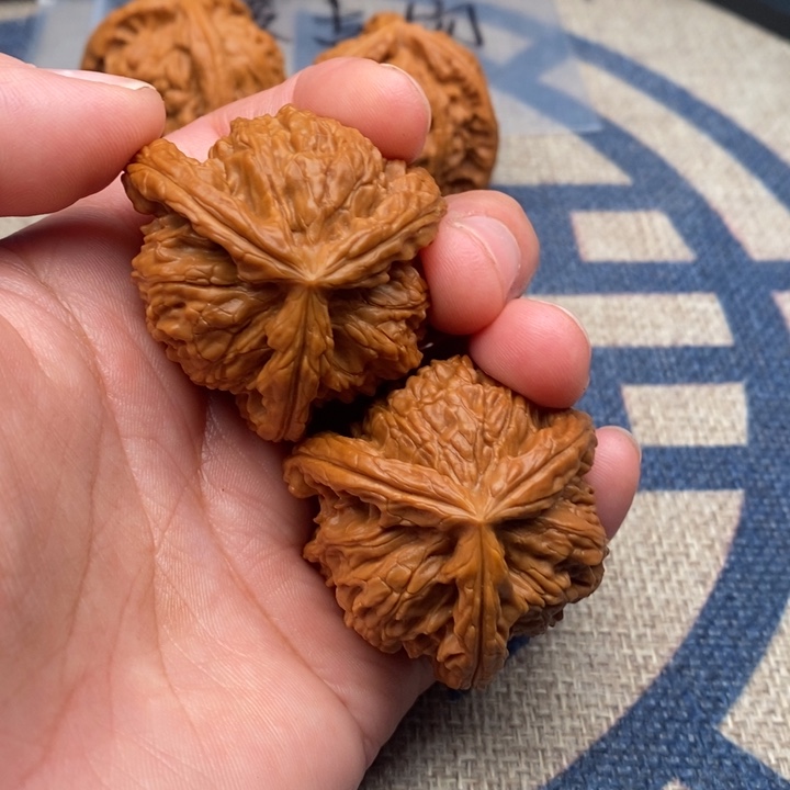 吊坠文玩核桃大*三棱