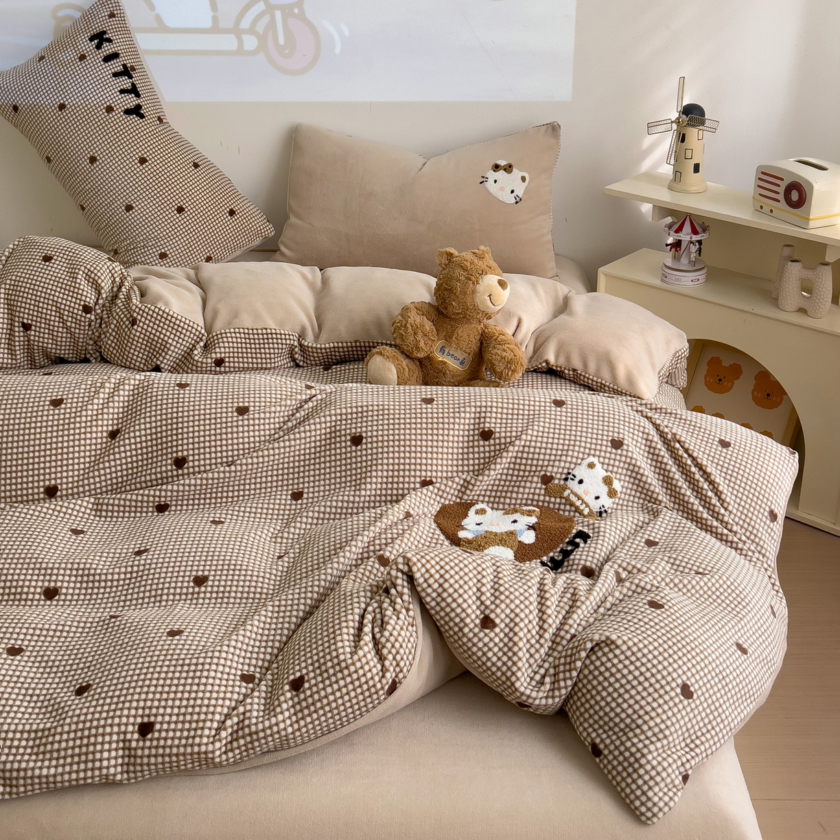  2025新款加厚保暖学生宿舍小清新牛奶绒毛巾绣四件套