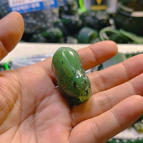 蛇纹石玉颈饰未镶嵌