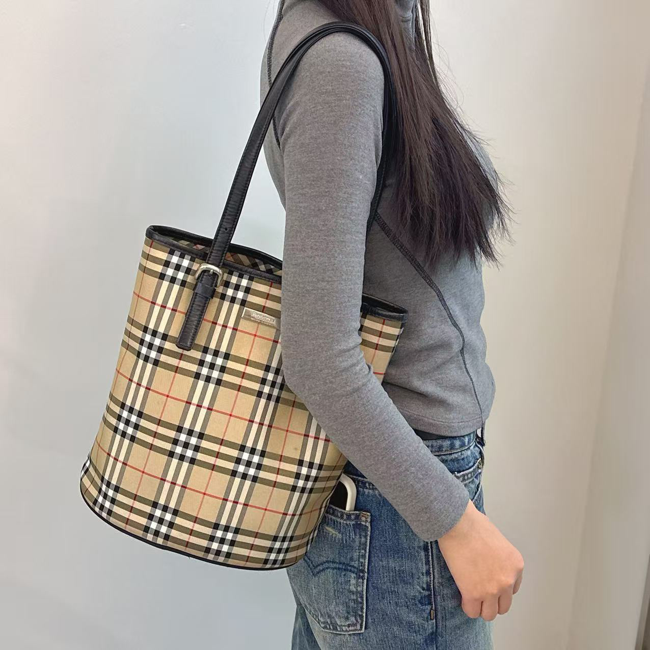 95新 BURBERRY/博柏利 格纹水桶单肩包水桶包经典格子时尚托特包