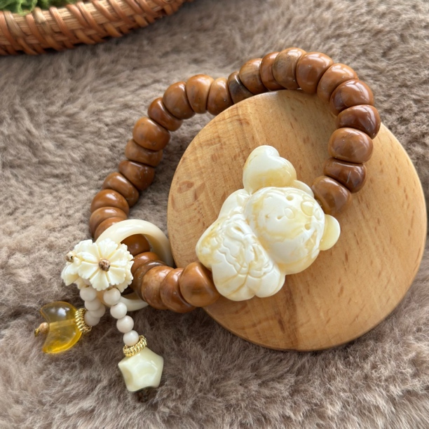 吉月白花爱心小熊库克大肠手串