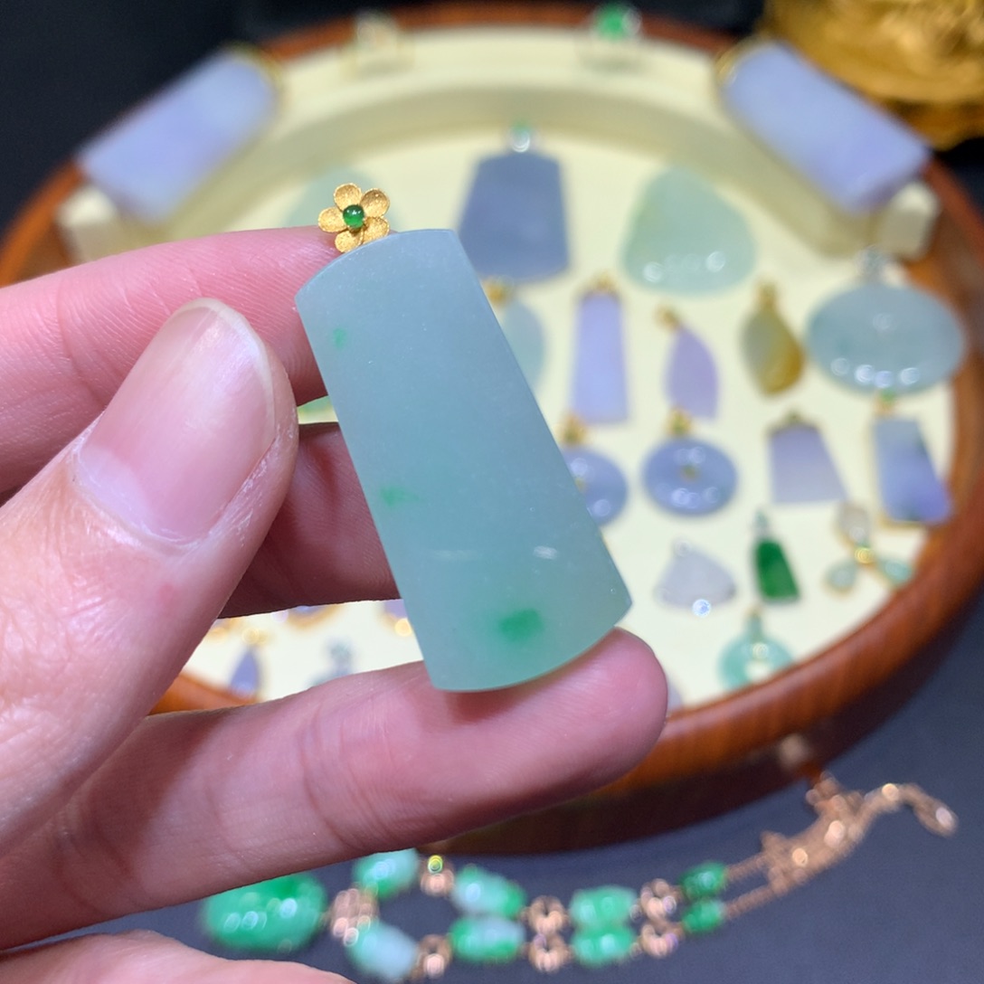 翡翠吊坠(不含链)18K金镶嵌