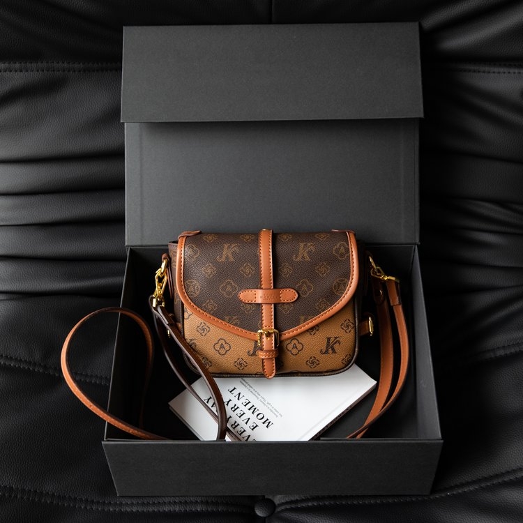 轻奢复古风女包耐磨通勤风斜挎包百搭简约腋下肩包女士气质包包