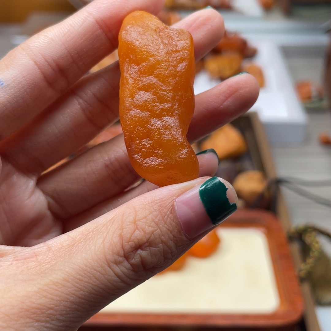 琥珀未镶嵌珠宝奇石