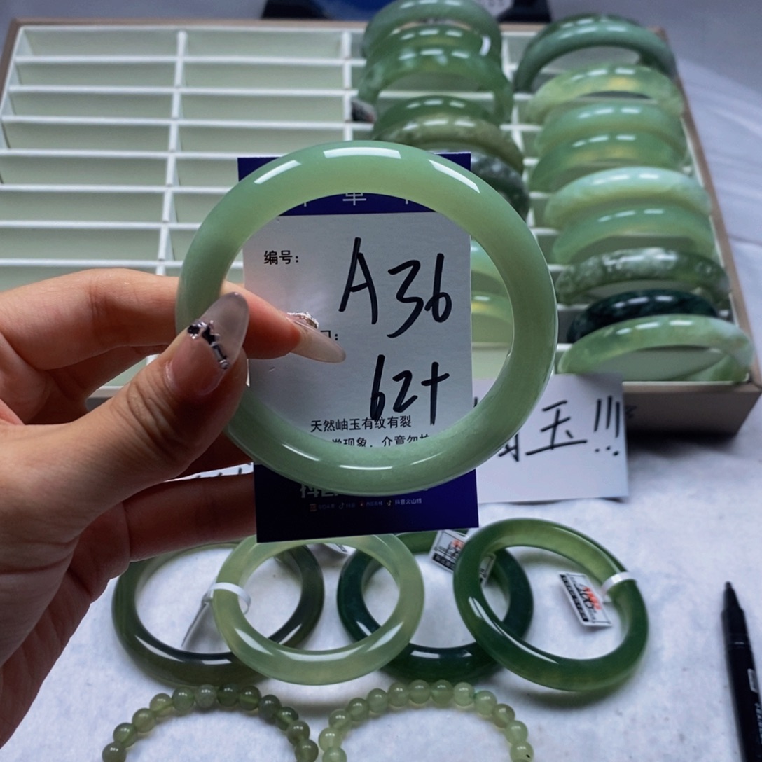 蛇纹石玉未镶嵌手镯