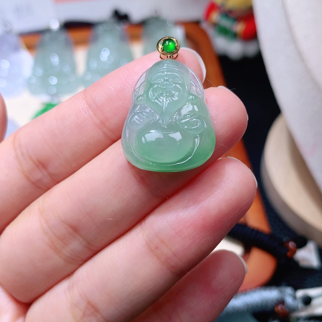 颈饰18K金镶嵌翡翠财神爷