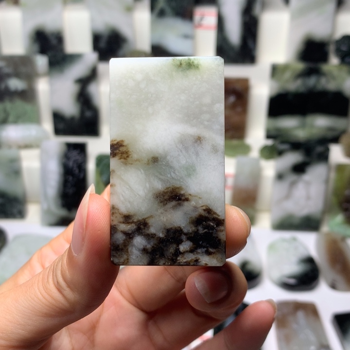 独山玉未镶嵌颈饰