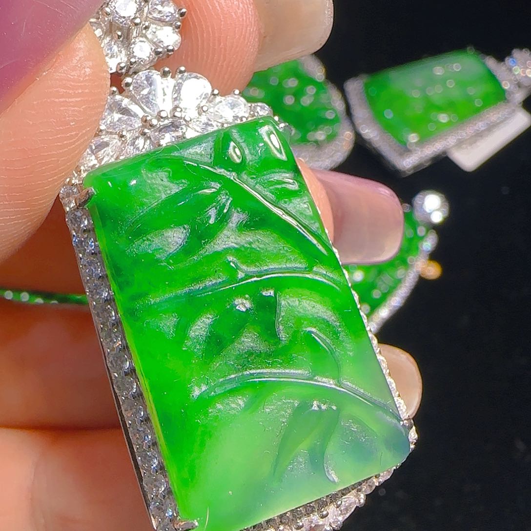 翡翠吊坠(赠链)银S925镶嵌