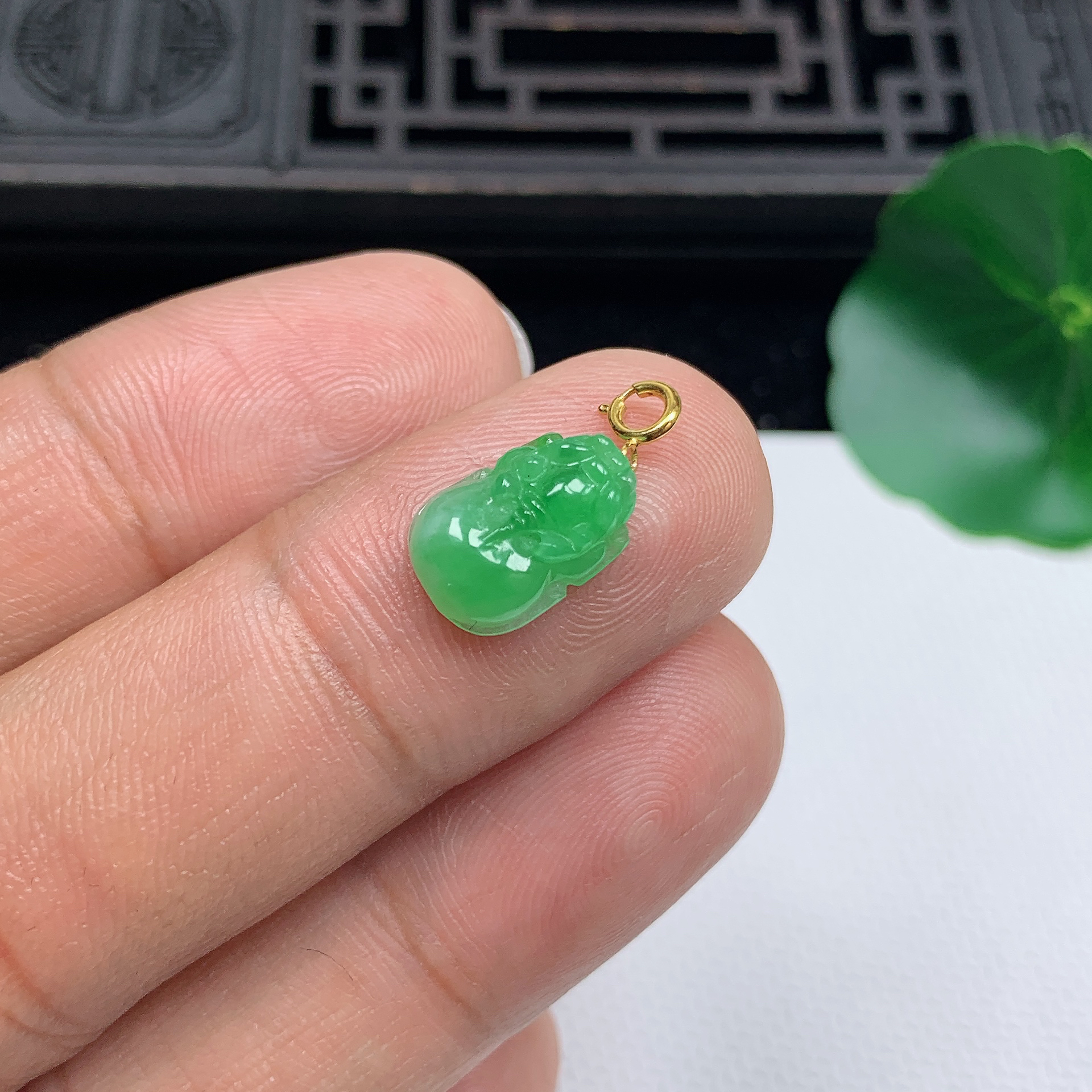 缅甸天然翡翠A货精美飘阳绿貔貅小吊坠尺寸11.9*8.1*3.6mm
