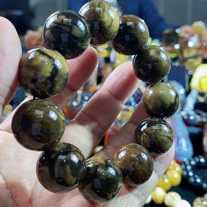 琥珀颈饰未镶嵌一