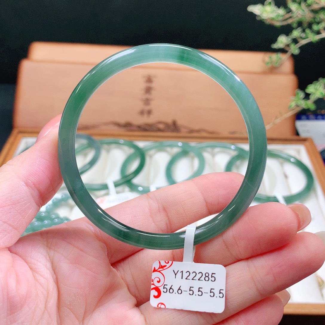 翡翠未镶嵌手镯天然