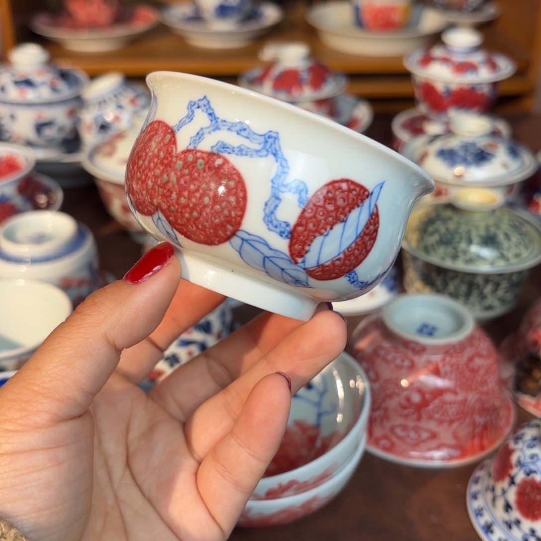 青花釉里红荔枝如是杯