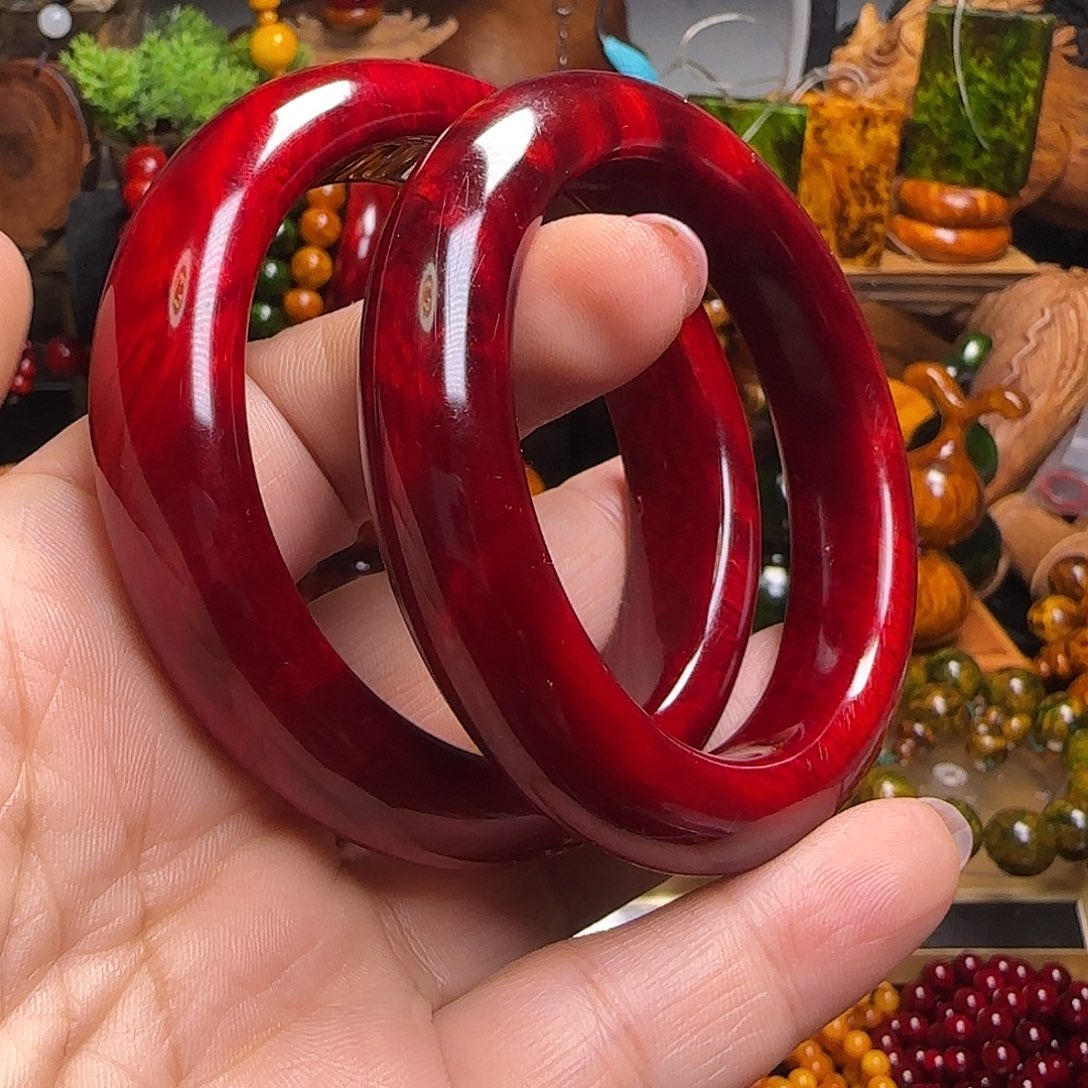 用***师木质类琥珀木手镯