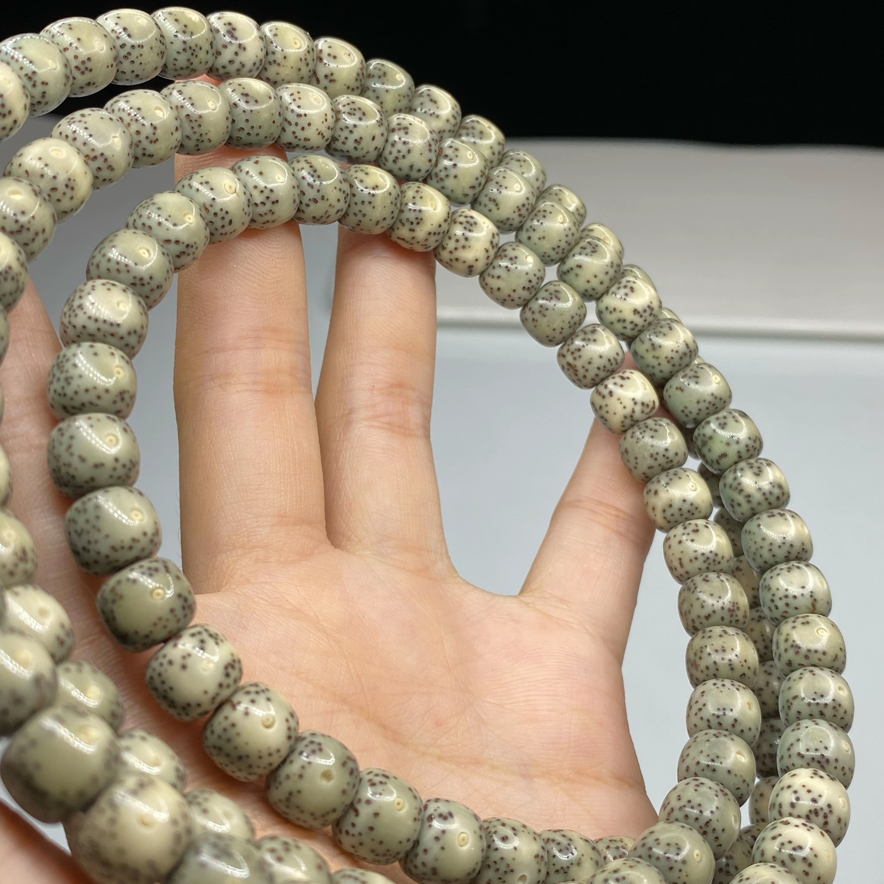 9x8海南同枝石玉青花正月大眼留白长串108（一物一图）