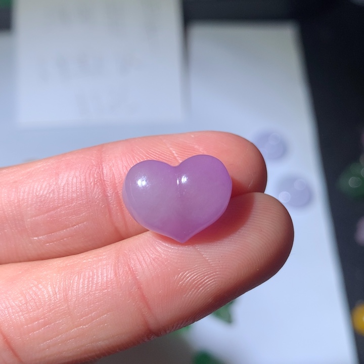 想***了翡翠未镶嵌颈饰挂件