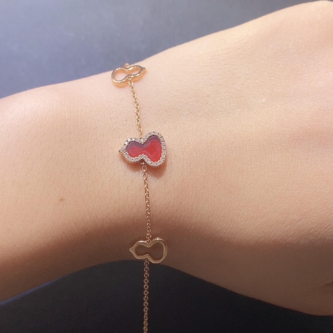 18K金镶嵌手链钻石k玫 红玛瑙三葫芦手链