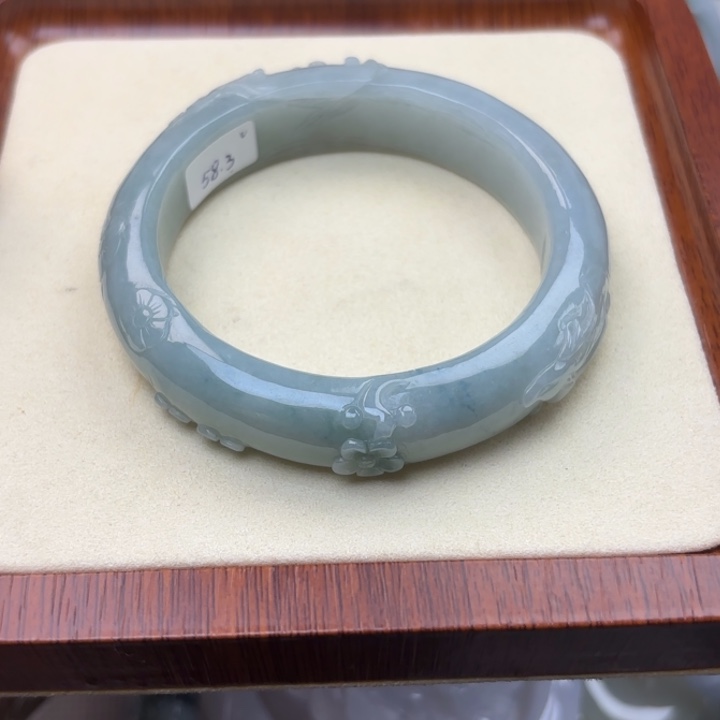 翡翠未镶嵌手镯58飘蓝花梅花鹿223