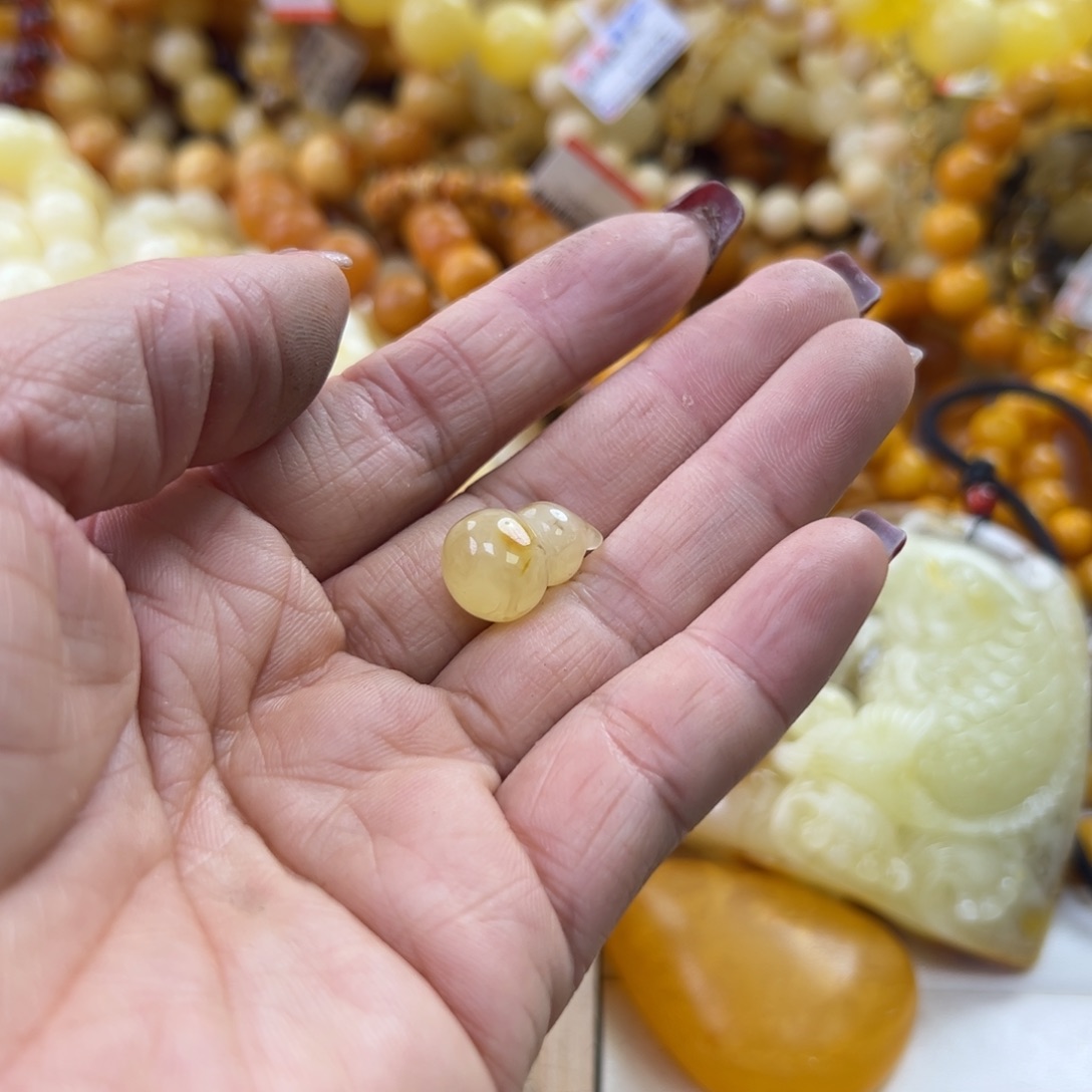 琥珀珠宝奇石未镶嵌