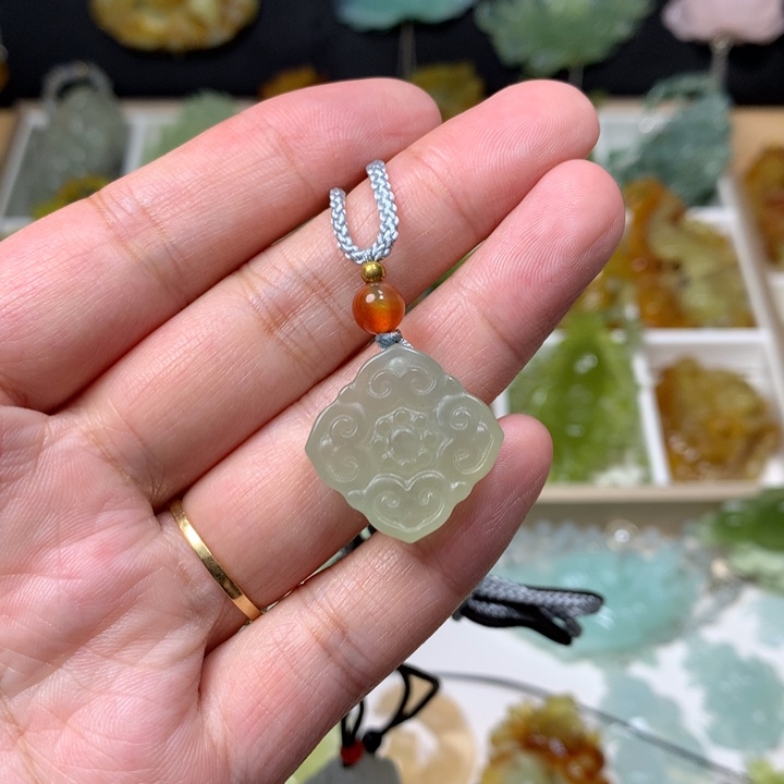 蛇纹石玉合金颈饰