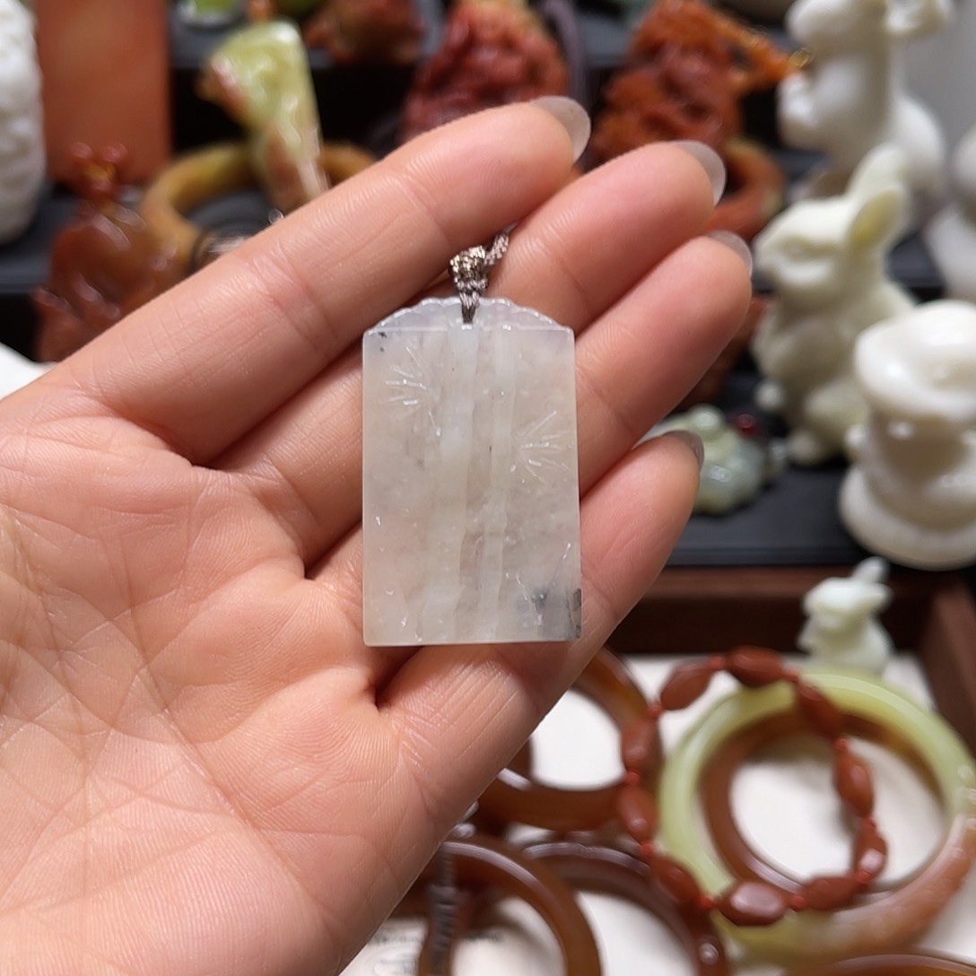 蛇纹石玉吊坠发一个未镶嵌