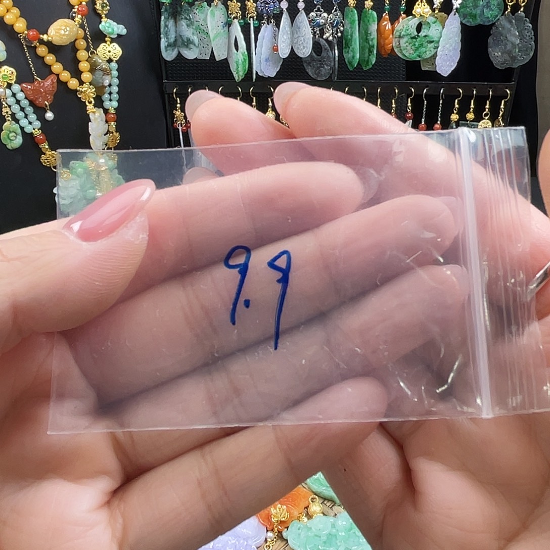 海****翡翠未镶嵌颈饰代编织