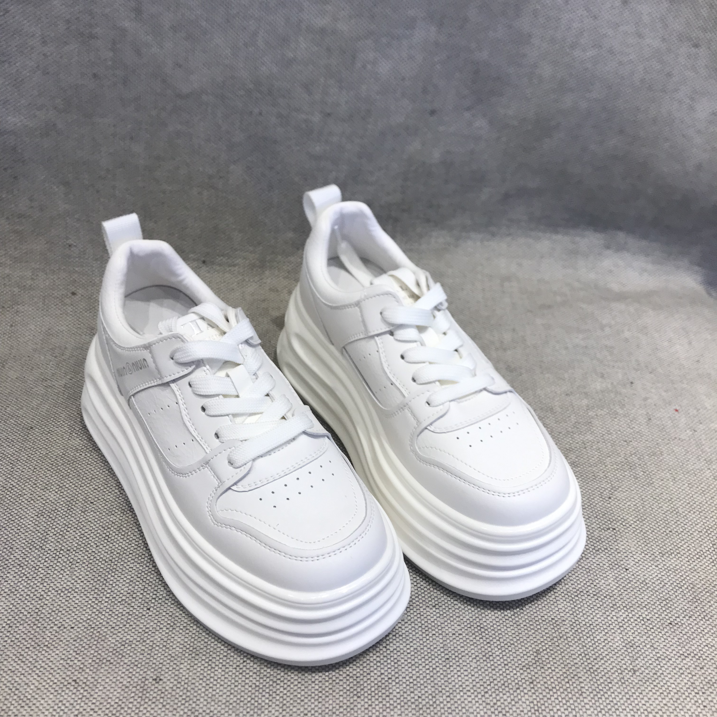 春季胶粘系带休闲板鞋减震交叉绑带,松糕跟