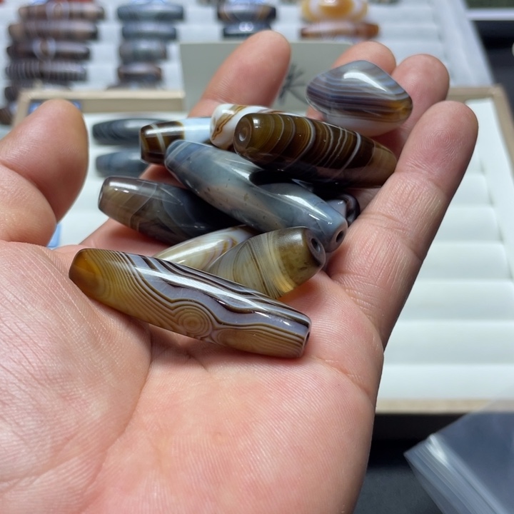 草***人玛瑙/玉髓未镶嵌珠宝奇石