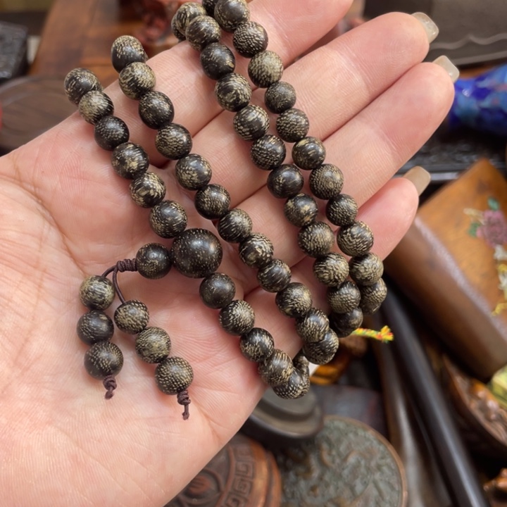 用***2鸡翅木类端景台陶瓷艺术家的作品是