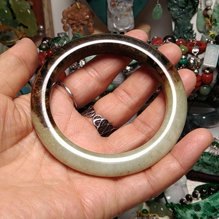 翡翠吊坠(赠链)未镶嵌